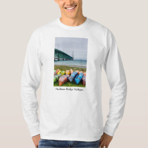 Mackinac Bridge und Kanus Langschläfer T - Shirt