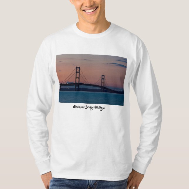 Mackinac Brücke an der Dämmerung T-Shirt (Vorderseite)