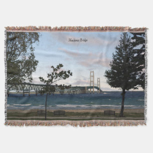 Mackinac Brücke mit Baum-Wurfsdecke Decke