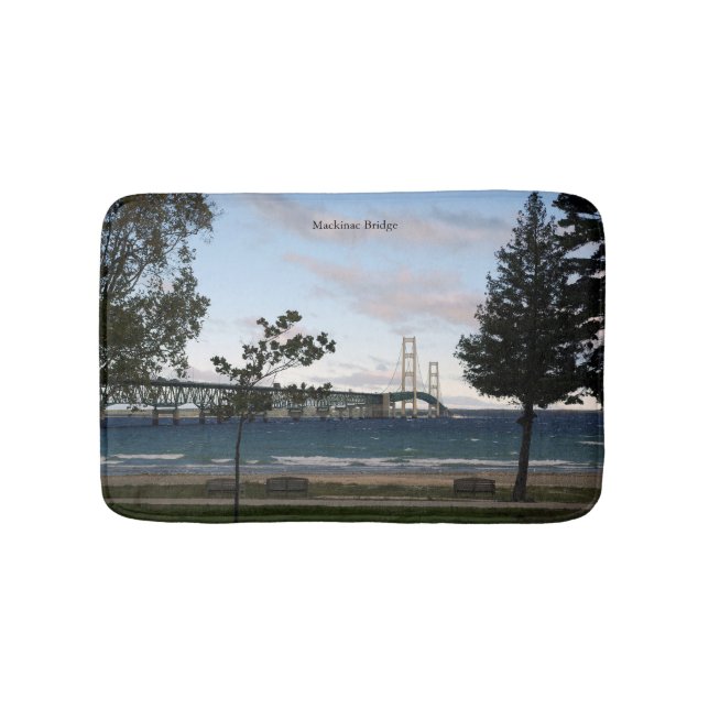Mackinac-Brücke mit Bäumen Badematte (Vorderseite)