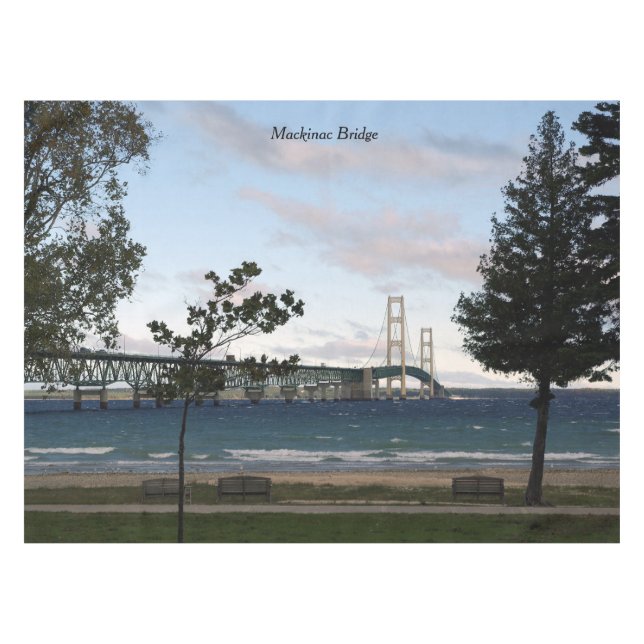 Mackinac-Brücke mit Baumtisch Tischdecke (Vorderseite (Horizontal))