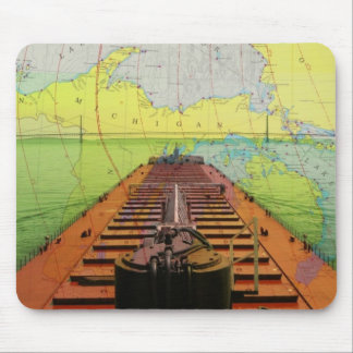 Mackinac Brücke von einem Schiff, das unter es Mousepad