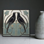 Mackintosh Black Birds Art Deco Jugendstil-Wanddek Fliese<br><div class="desc">Diese Keramik-Kachel ist mit zwei schwarzen Vögeln und den aufwändigen Blumenmustern, die an den typischen Mackintosh-Stil erinnern, gestaltet. Er war ein prominenter schottischer Architekt, Designer und Künstler der Jugendstil-Bewegung. Saubere Linien, geometrische Formen und ein starkes Gefühl der Symmetrie prägen seine Arbeit. Diese Elemente sind in unserer Sammlung von Keramiken-Fliesen wunderschön...</div>