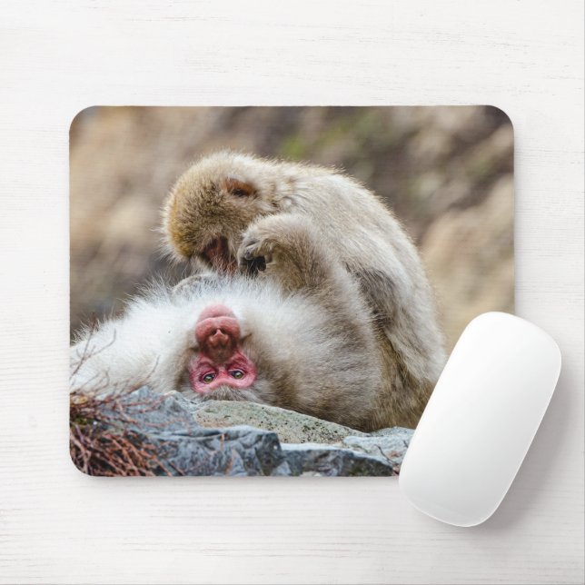 Macque Monkey, der das gute Leben genießt Mousepad (Mit Mouse)