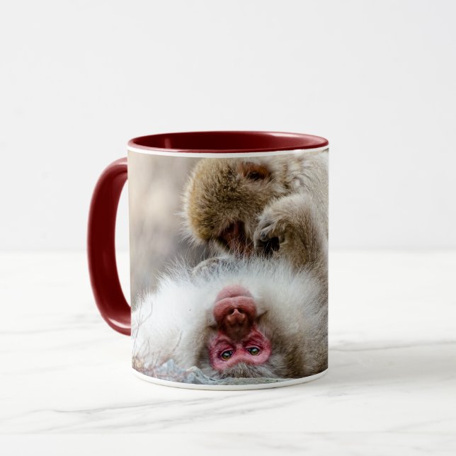 Macque Monkey, der das gute Leben genießt Tasse (Vorderseite Links)