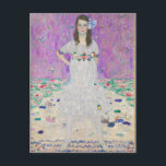 Mada Primavesi von Gustav Klimt Postkarte<br><div class="desc">Berühmtes Mada Primavesi-Portrait von Gustav Klimt. Dieses Bild zeigt ein Mädchen in einem weißen Kleid mit Blume vor einem lila Hintergrund. Schöne Farben auf diesem Kunstwerk.</div>