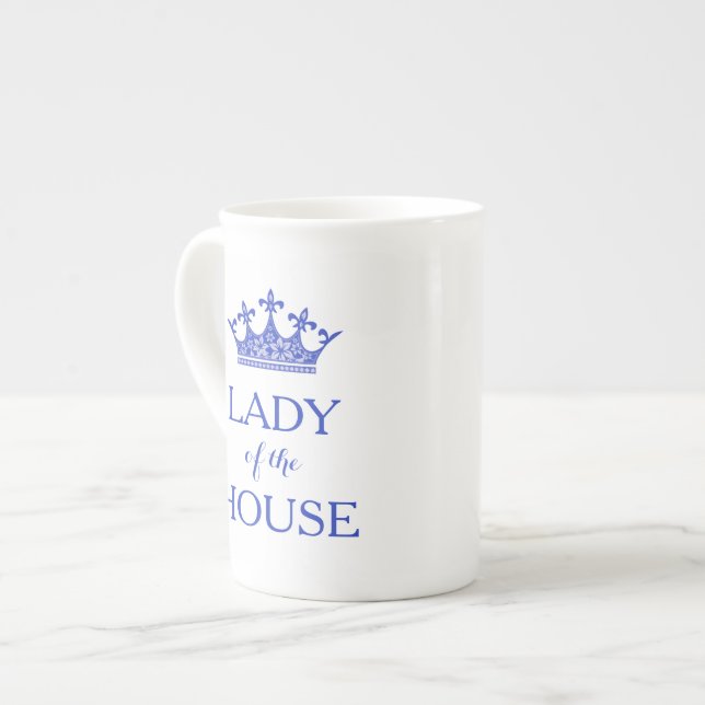 Madame bleue élégante de la tasse de thé de la (Devant gauche)