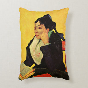 Madame Ginoux mit Büchern von Vincent van Gogh Dekokissen