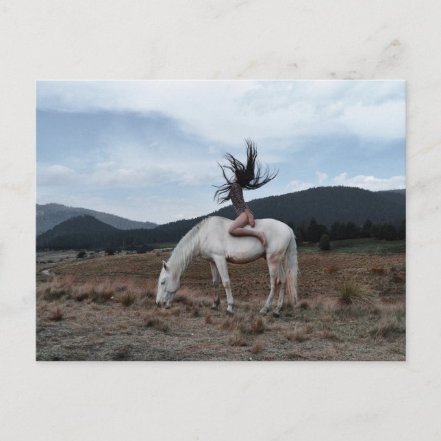 Mädchen am Pferd Postkarte (Vorderseite)