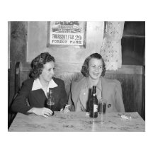 Mädchen an der Bar, 1940. Vintages Foto