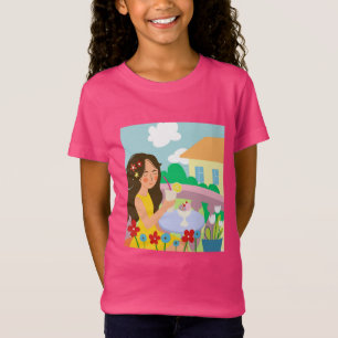 Mädchen auf dem Balkon im Sommer trinkt ein Cockta T-Shirt
