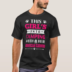 Mädchen beim Campen mit ihrer norwegischen Elchhun T-Shirt