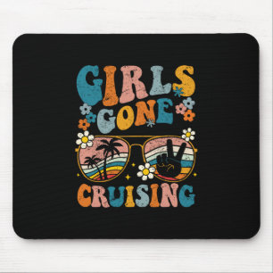 Mädchen beim Kreuzfahrt-Sommerurlaub am Strand V Mousepad