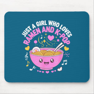 Mädchen, das Anime-Ramen-Grafik liebt Mousepad