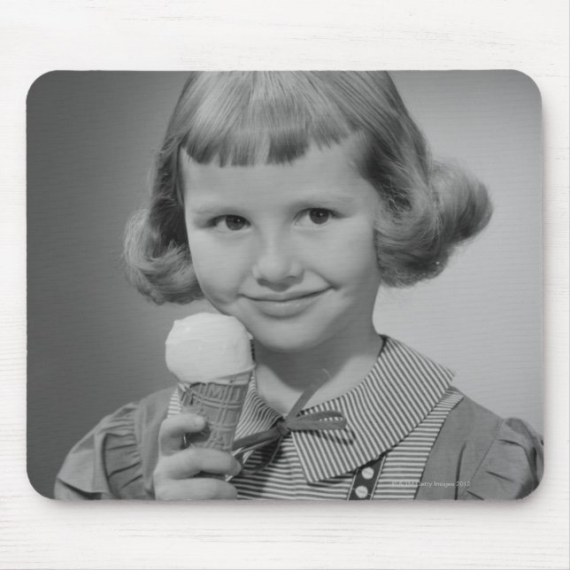 Mädchen, das Eiscreme isst Mousepad (Vorne)