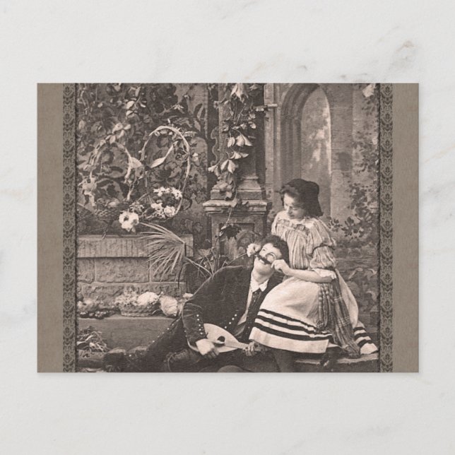 Mädchen, das mit der Schnurrbart-lustigem Vintagem Postkarte (Vorderseite)