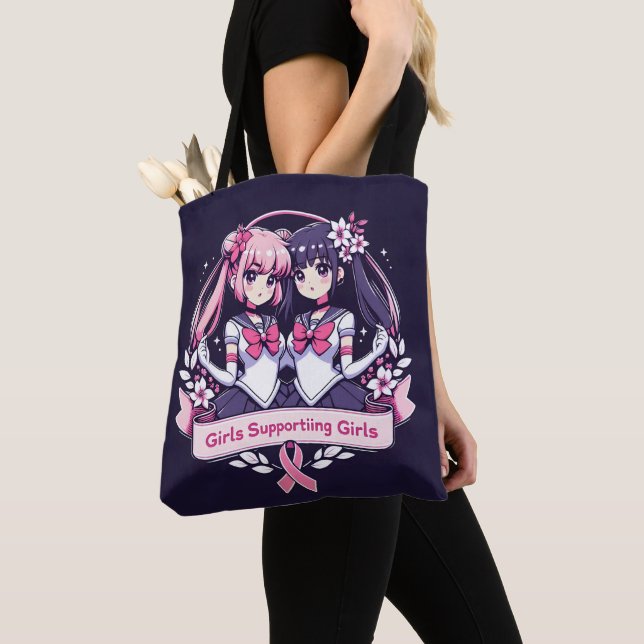 Mädchen, die Mädchen unterstützen Tasche (Von Nahem)