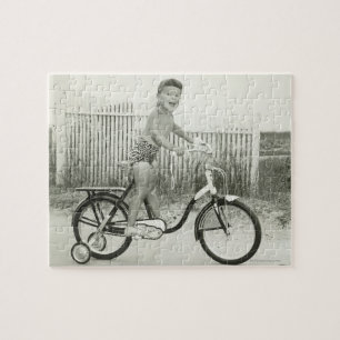 Mädchen fährt Fahrrad