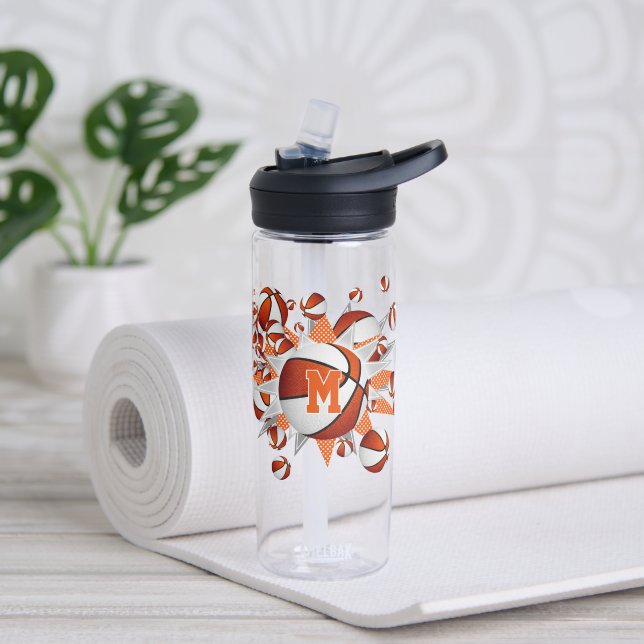 Mädchen haben orangefarbene Basketballstars Trinkflasche (Yoga)