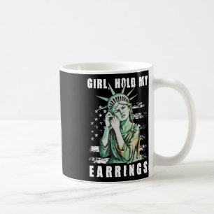Mädchen halten meinen Ohrkampfmodus Freiheitsstatu Kaffeetasse