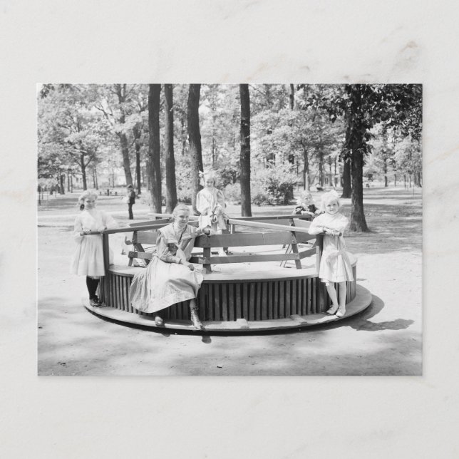 Mädchen im Merry-Go-Round, 1910 Postkarte (Vorderseite)