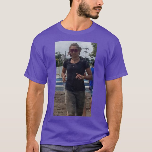 Mädchen in Form T-Shirt (Vorderseite)