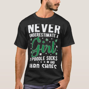 Mädchen in Pudel-Socken irischer Tanz irisches Tan T-Shirt