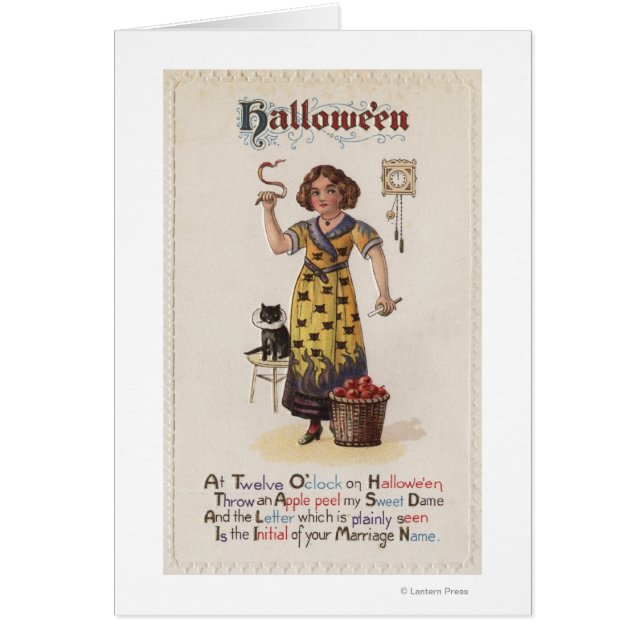 Mädchen in schwarzem Katzenkleid mit schwarzer Kat (Vorne)