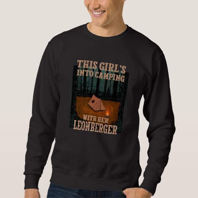 Mädchen ins Camping mit ihrem Leonberger Dog Löwe  Sweatshirt (Vorderseite)