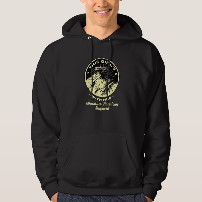 Mädchen ins Camping mit ihrem Miniaturamerikaner s Hoodie (Vorderseite)
