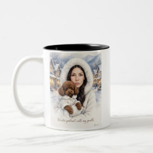 Mädchen küsst Poodle-Welpe – Poodle-Mama Zweifarbige Tasse