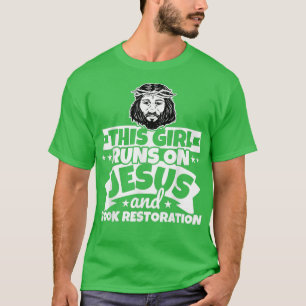 Mädchen läuft auf Jesus und die Restaurierung von T-Shirt