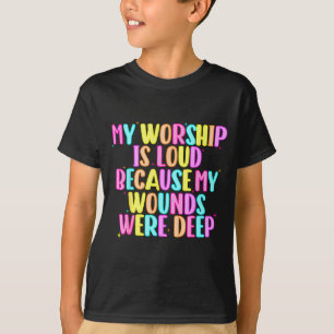 Mädchen lustig mein Gottesdienst ist laut weil mei T-Shirt