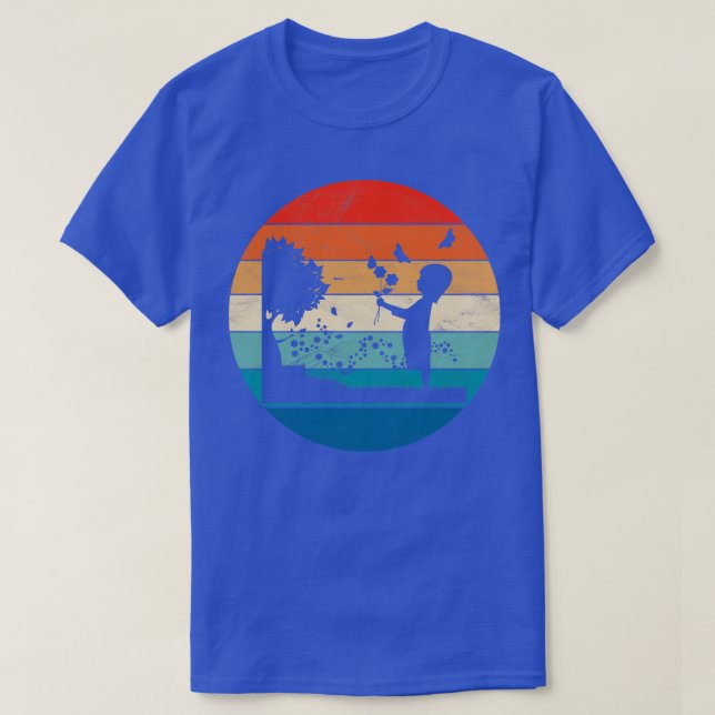 Mädchen mit Blume im Garten T-Shirt (Design vorne)