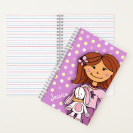 Mädchen mit einem lila Polka-Dot Notizbuch