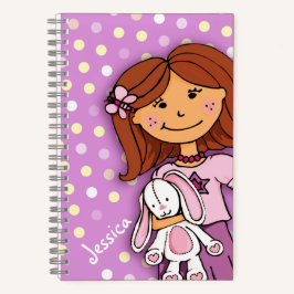 Mädchen mit einem lila Polka-Dot Notizbuch