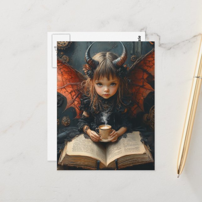 Mädchen mit Hörnern und Flügeln liest mit Kaffee Postkarte (Vorderseite/Rückseite Beispiel)