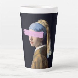 Mädchen mit Perlenohr mit rosa Pinselstrich Milchtasse