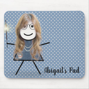 Mädchen mit Stäbchen und Wunderkerze auf Punkten Mousepad