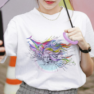 Mädchen mit Träumen in ihrem Haar Surreal Fantasy  T-Shirt