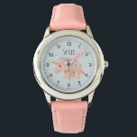 Mädchen Niedlich Moderne rosa Triceratops Dinosaur Armbanduhr<br><div class="desc">Diese niedliche und moderne Uhr verfügt über einen rosa Triceratops Dinosaurier-Cartoon mit klaren Zahlen und kann mit dem Namen Ihres Mädchens personalisiert werden. Ideal für die erste Armbanduhr Ihres Dinosauriers. Karo in unserem Shop für andere niedliche Artikel.</div>