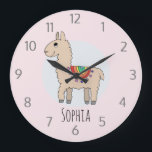Mädchen Niedlich Rainbow Llama Cartoon und Name Ki Große Wanduhr<br><div class="desc">Diese trendige Girls-Uhr besticht durch einen exquisiten,  handgezeichneten Regenbogen-Lama-Cartoon. In diesem schönen Design können Sie auch einen Namen hinzufügen. Das perfekte Tierdesign für Kinderzimmer oder Kinderzimmer!</div>