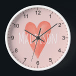 Mädchen Niedlich Whimsical Watercolor Pink Herz Ki Uhr<br><div class="desc">Dieses niedliche und skurrile Kinderuhrdesign besticht durch ein rosa Wasserfarbenherz und kann mit Ihrem Mädchennamen personalisiert werden. Ideal für ein rosa liebendes Kind. Die Lage des Hotels ist perfekt für einen Städtetrip oder ein Kinderzimmer für ein Baby.</div>