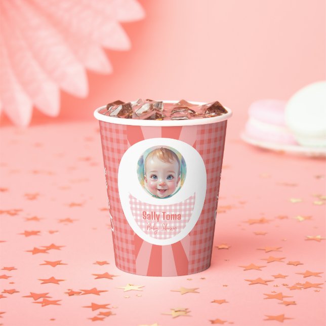 Mädchen Pappbecher (Insitu)