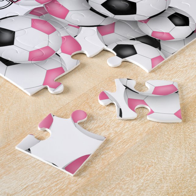 Mädchen personalisierter rosa schwarzer Fußball (Seite)