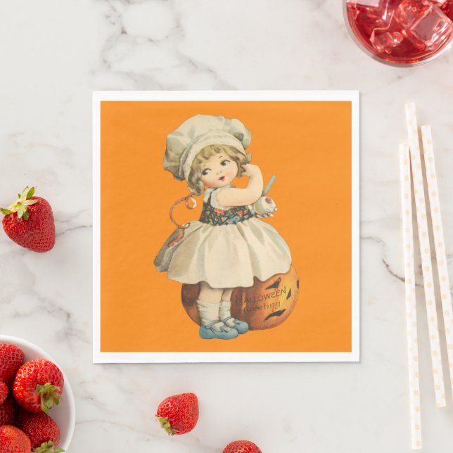 Mädchen schnitzt Apfel Halloween Serviette (Beispiel)