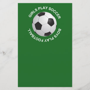 Mädchen spielen Fußball, Jungen spielen American F Flyer