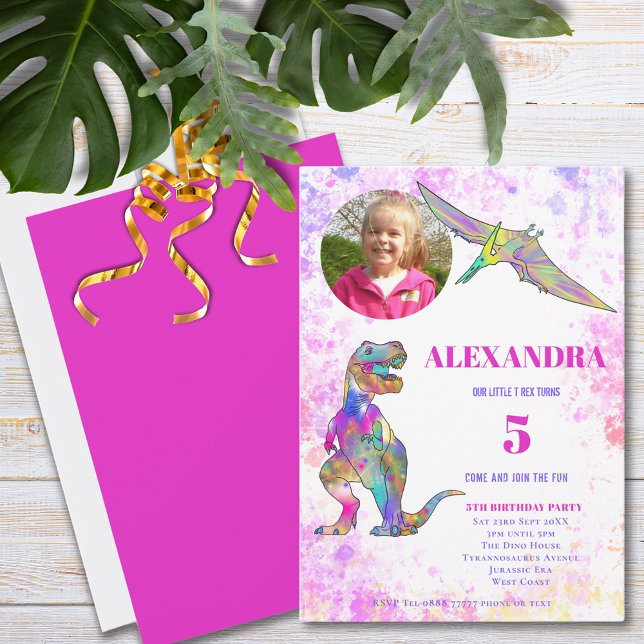 Mädchen T Rex 5. Geburtstag Foto Rosa Einladung (Colorful Dinosaur girls photo 5th birthday party invitation bright pink)