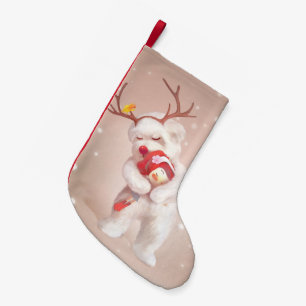 Mädchen umarmender Hund in Rentierfäusten Kleiner Weihnachtsstrumpf