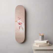 Mädchen umarmender Hund in Rentierfäusten